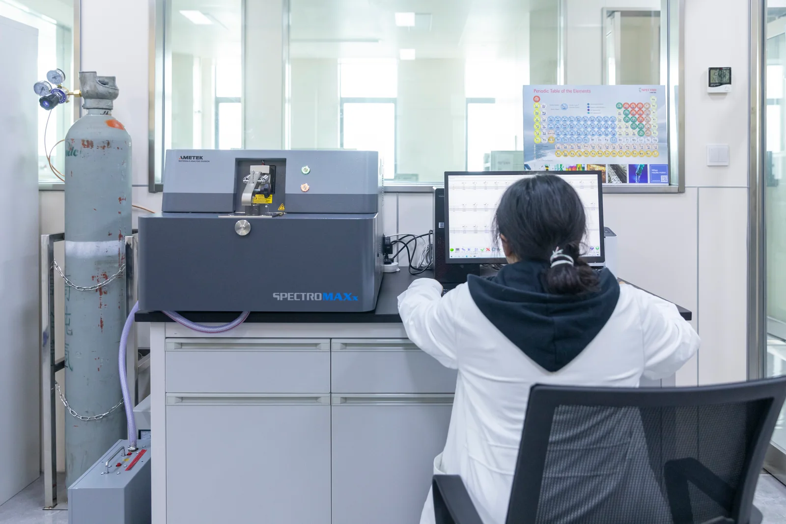 Unibono laboratory scene with a team member at an instrument workstation